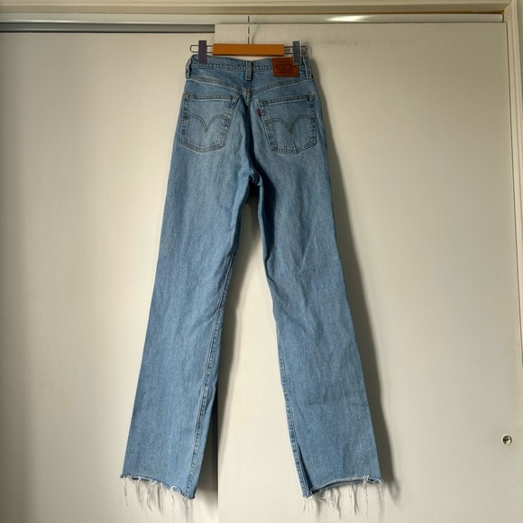 Levi’s Ribcage Straight Full Length in Light Wash - Picture 10 of 13